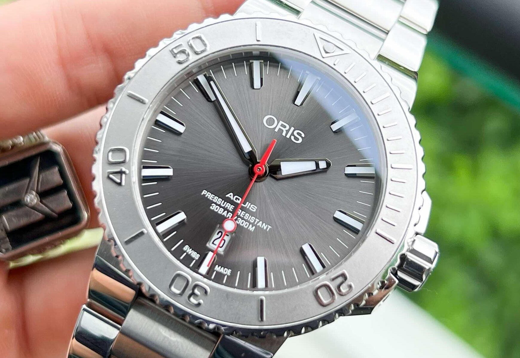 Oris Aquis Date Relief Grey Dial Silver 01733773041530782405PEB